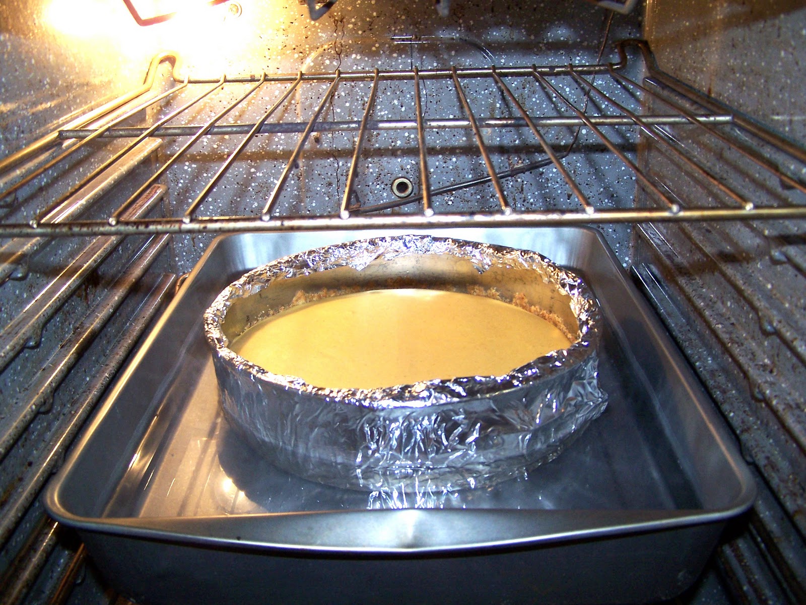 How to Make A Water Bath for Cheesecake - Handle the Heat